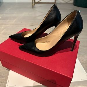 Valentino Garavino Black rockstud pump size 35. used, excellent condition